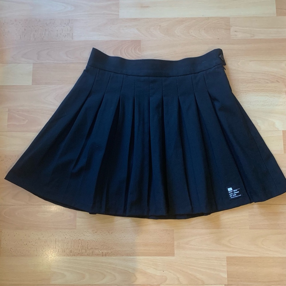 Unused Bershka High-Waisted Pleated Skirt (Size L) excellent condition!